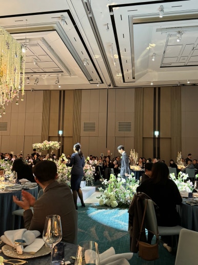 시그니엘 부산 결혼식 참석 후기. 세상 멋있는 결혼식장! 프렌치 코스요리 식사 후기. (feat. 허각 축하공연) 관련 이미지 23