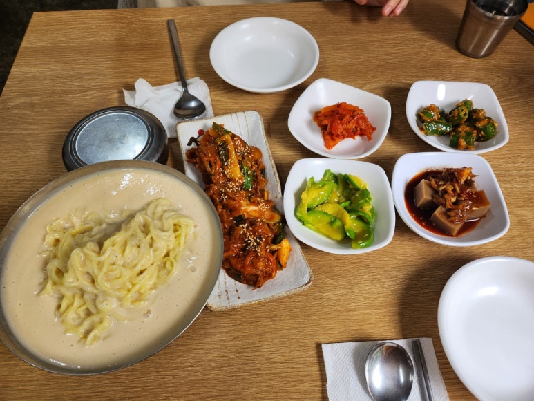 [삼각지 맛집] 진미식당 - 남자는 콩국수 곱빼기! 모든메뉴 정복. 주문팁. 백년가게 & 성시경 먹을텐데. 내돈내산 웨이팅 후기. 관련 이미지 9