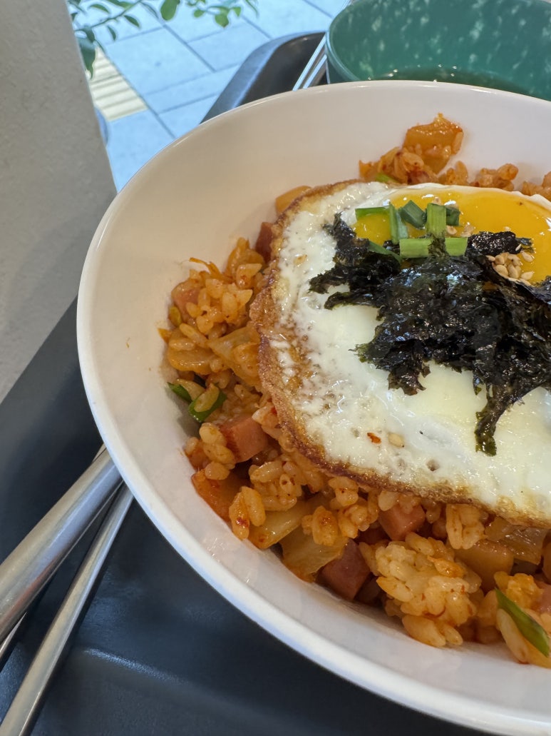 [삼각지 맛집] 양양분식 cafe - 국방부 가는 언덕배기에 있는 소소한 라볶이, 김치볶음밥, 주먹밥 전쟁기념관 맛집. 관련 이미지 10