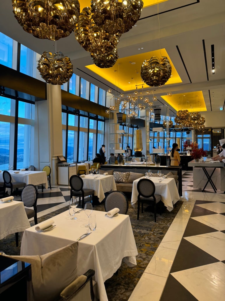 [시그니엘서울] STAY -미슐랭 1스타 프렌치 레스토랑 디너 풀코스. 훌륭하고 멋진 공간을 81층에.. 발렛주차 신용카드. 롯데상품권 사용후기. 관련 이미지 16