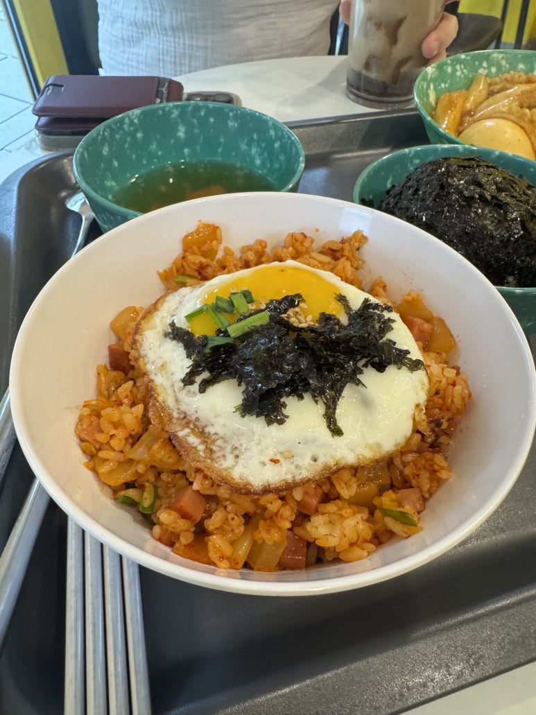 [삼각지 맛집] 양양분식 cafe - 국방부 가는 언덕배기에 있는 소소한 라볶이, 김치볶음밥, 주먹밥 전쟁기념관 맛집. 관련 이미지 1