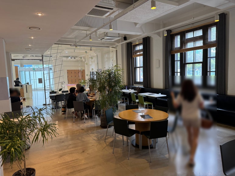 [광화문 맛집] 카페 이마 - 추억의 일본식 함박스테이크와 아이스크림 와플 맛집! 점심먹기 좋은 곳 추천. 관련 이미지 6