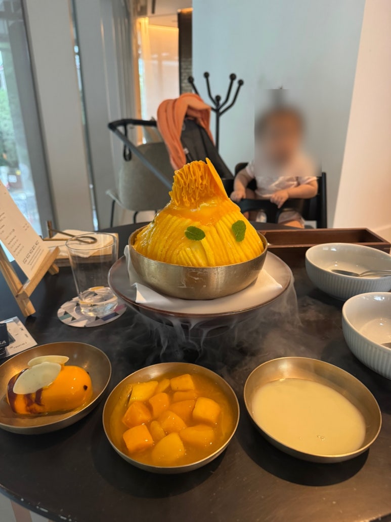 [안다즈 서울 맛집] 조각보 - 스파게티와 갈비찜 그리고 망고빙수 내돈내산 후기. 현아플 비마게 그리고 신한카드 더베스트+ 로 반값에 아기의자와 호텔 발렛 나들이! 관련 이미지 27