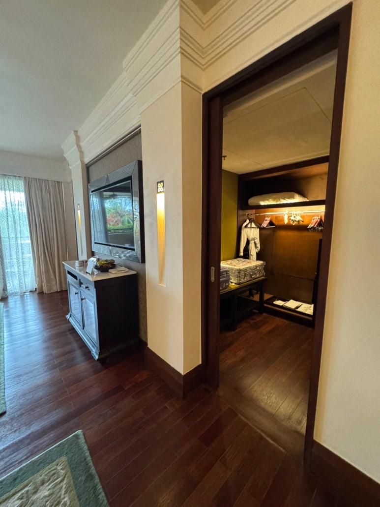 세인트레지스 발리 - 플래티넘 풀빌라 스위트 업그레이드 후기. 신혼여행 호텔 추천. 프라이빗 해변, 라군, 밤공연, 조식, 디너. 관련 이미지 23