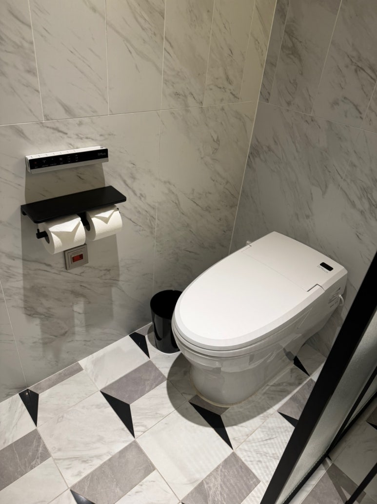 그랜드조선 부산 - 클럽조선 플래티넘 100배 이용하기. 해운대 오션뷰 생일 기념 룸 업그레이드! 프리미어 오션뷰 킹 + 수영장 + 발렛주차 후기. (feat. 웨스틴조선부산) 관련 이미지 26