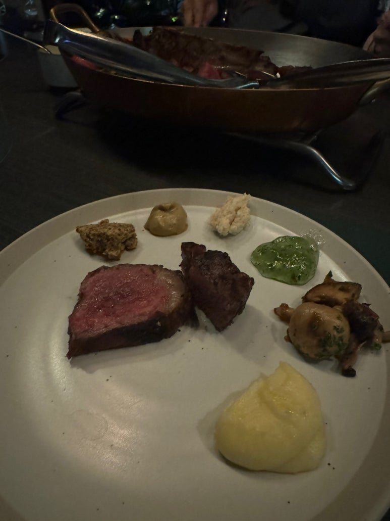 [그랜드 하얏트 서울] 스테이크하우스 - 포터하우스 1kg 분위기 좋고 야경좋아 모임장소로는 최고! 대한항공 the first 현대카드 할인. 월드오브하얏트. 관련 이미지 19