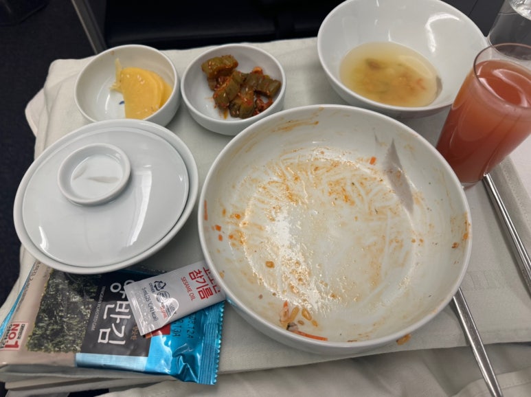 Korean Air First Class vs. Prestige Class – KE907 and KE908 Incheon–London B777-300ER Booking, Seat Recommendations, First Lounge, and SkyTeam Mileage Flight Review image 74