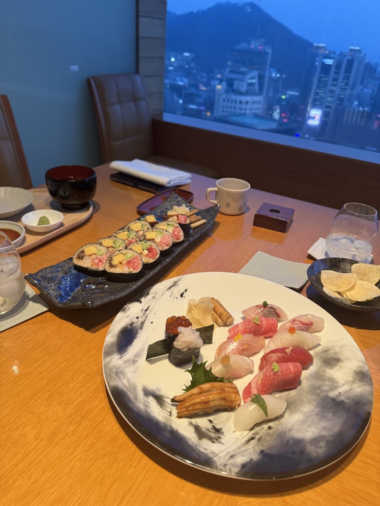 [롯데호텔 서울] 모모야마 - 생참치 듬뿍 세상 맛있는 후토마끼 맛집. 특선 12종 스시 후기. (feat. 트레비클럽) 관련 이미지 3