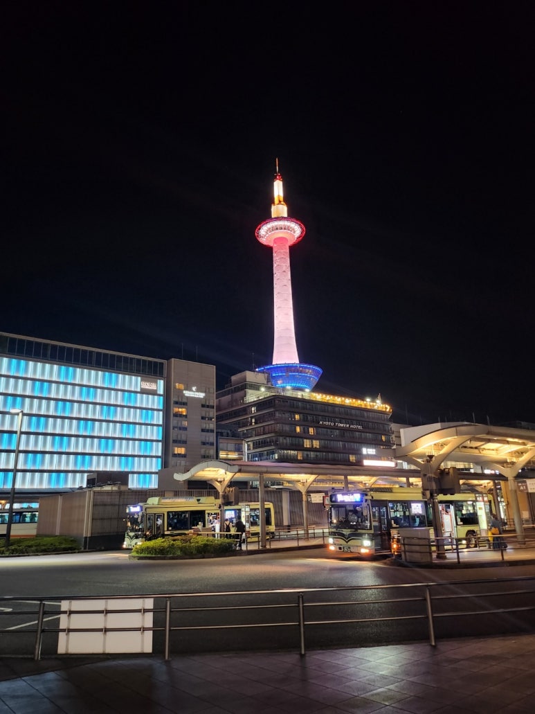 교토 숙소 강력 추천 - 더 사우전드 교토 (The thousand Kyoto) - 교토역 근처 도보5분, 넓고 깨끗한 최고의 4성급 호텔. 내돈내산 후기. 관련 이미지 1