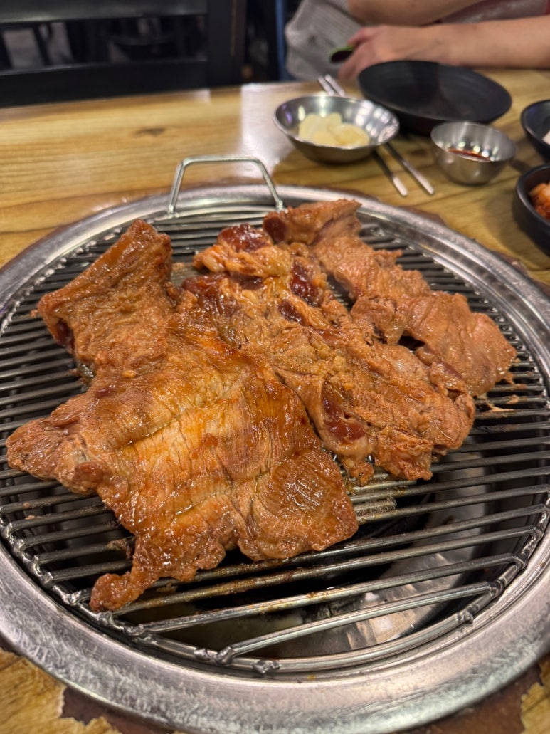 [공덕역 맛집] 마포진짜원조최대포 본점 - 블루리본서베이 주차되는 양념돼지갈비 노포 맛집. 흑쌀냉면 (물냉면)도 맛이 수준급! 관련 이미지 18