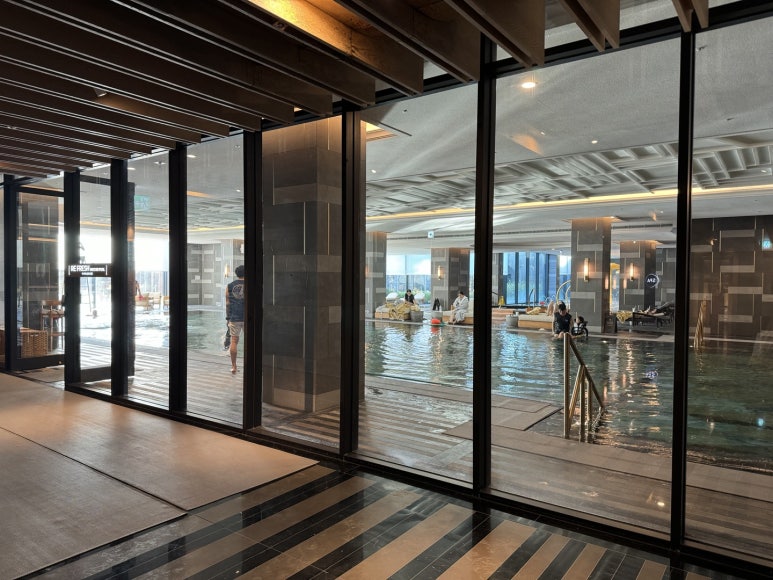 JW메리어트 제주 호캉스 - 신한 메리어트 본보이 ; 플래티넘 티어로 포인트숙박, 발렛주차, 야외수영장, 사우나, 조식숙제 후기. (1) 관련 이미지 38