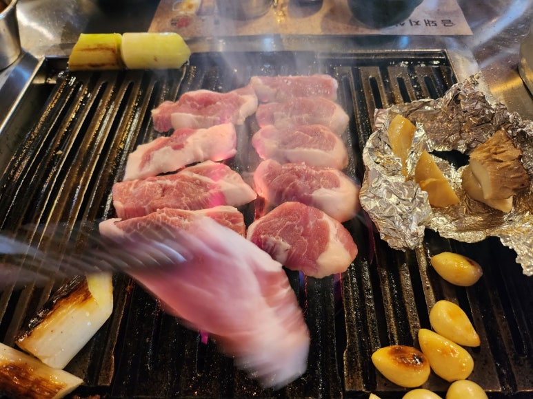 [약수역 고기집] 금돼지식당 - 서울 3대고기집. 남자 셋이 메뉴 다 먹어보기 + 하이볼. 토요일 점심 웨이팅 후기. 관련 이미지 33