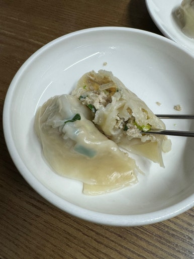 [삼청동 맛집] 황생가칼국수 - 인상적인 사골국물 칼국수와 슴슴한 미쉐린가이드 왕만두 맛집. 관련 이미지 13