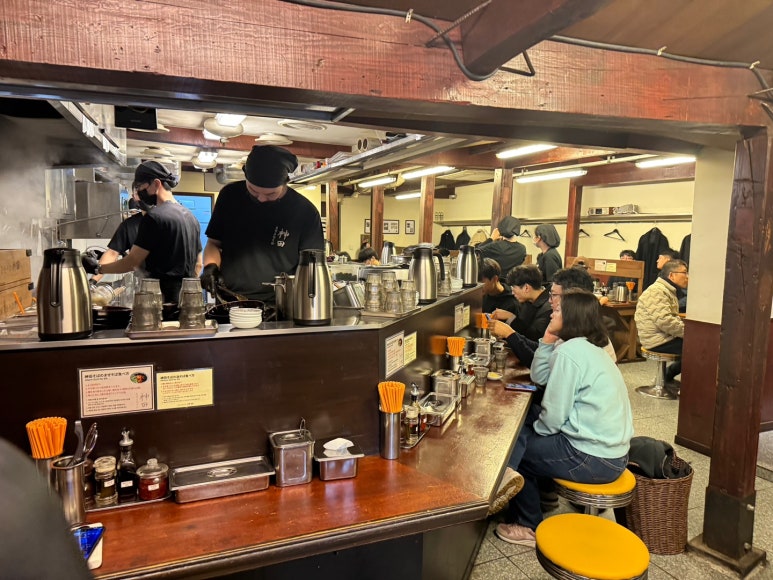 [대학로 맛집] 칸다소바 - 돈코츠라멘과 동경마제소바 세트 맛집. 야끼교자까지 깔끔하게 클리어. 관련 이미지 5