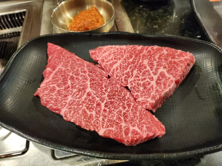 [논현동 한우 맛집] 세종한우2호점 - 줄서서 먹는 강남최고 가성비 투뿔 한우 정육식당. 마장동 필요없다. 발렛주차 가능. 관련 이미지 1