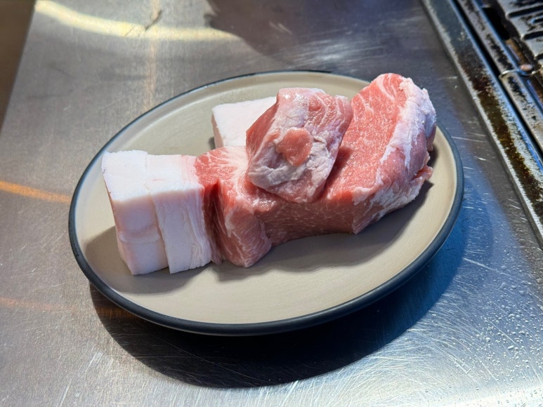 [제주공항 근처 맛집] 고기장 - 숙성 제주흑돼지 인생맛집. 제주도 흑돼지 오션뷰 맛집. 재방문의사 가득함. 관련 이미지 37