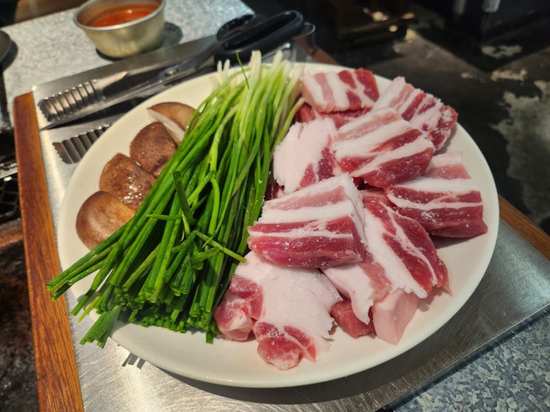 [이대서울병원 맛집] 산청숯불가든 - 마곡을 평정한 돼지고기 맛집. 메뉴를 정해드리겠습니다; 소금구이, 고초장구이 훌륭함. 주차가능. 관련 이미지 14