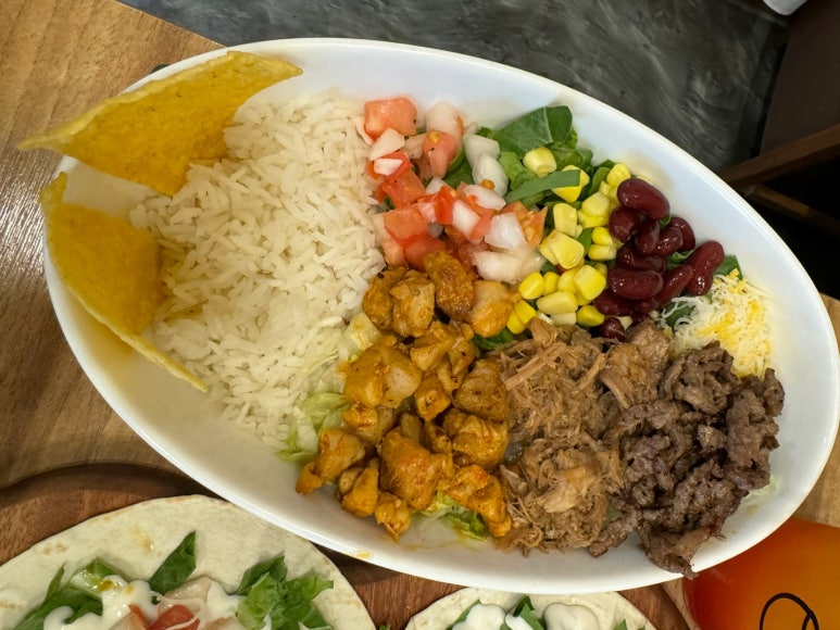 [신용산 맛집] 갓잇 용산점 - 2인 A세트 갓보울 후기. B세트 파히타와 비교! 용리단길 타코 멕시칸 음식 맛집. 관련 이미지 2