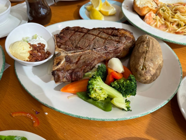 [용산미군부대] GREENSTREET - Dragon Hill Lodge (DHL) 서울한복판에서 느끼는 미국 스테이크! 관련 이미지 15