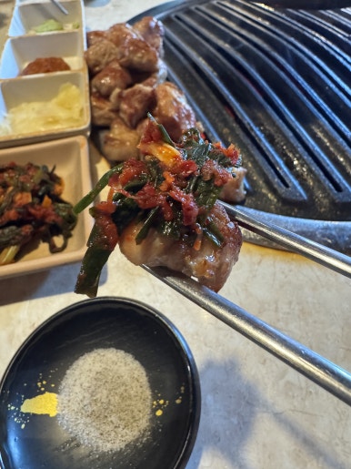 [신사역 맛집] 꿉당 - 미쉐린 빕구르망, 블루리본서베이에 빛나는 목살, 오겹살, 트러플 짜파게티. 관련 이미지 18