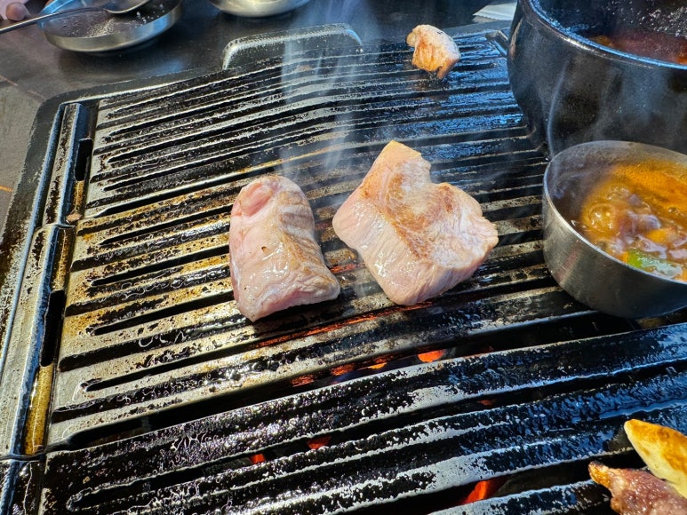 [제주공항 근처 맛집] 고기장 - 숙성 제주흑돼지 인생맛집. 제주도 흑돼지 오션뷰 맛집. 재방문의사 가득함. 관련 이미지 33