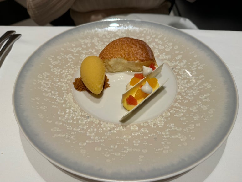 [시그니엘서울] STAY -미슐랭 1스타 프렌치 레스토랑 디너 풀코스. 훌륭하고 멋진 공간을 81층에.. 발렛주차 신용카드. 롯데상품권 사용후기. 관련 이미지 59