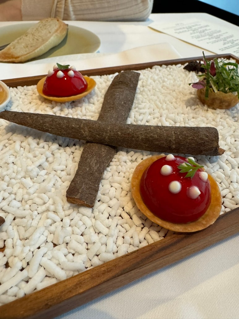 [시그니엘서울] STAY -미슐랭 1스타 프렌치 레스토랑 디너 풀코스. 훌륭하고 멋진 공간을 81층에.. 발렛주차 신용카드. 롯데상품권 사용후기. 관련 이미지 29