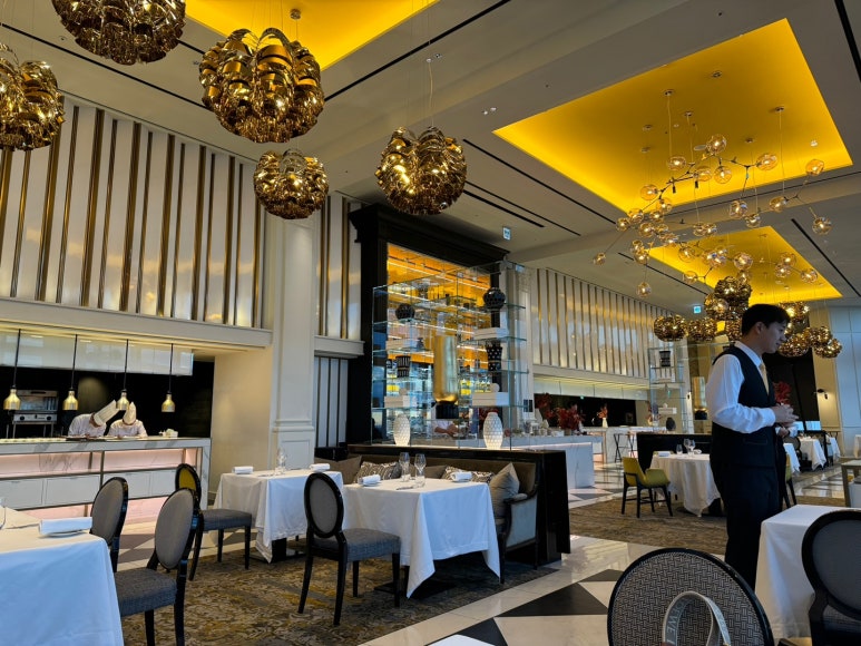 [시그니엘서울] STAY -미슐랭 1스타 프렌치 레스토랑 디너 풀코스. 훌륭하고 멋진 공간을 81층에.. 발렛주차 신용카드. 롯데상품권 사용후기. 관련 이미지 17