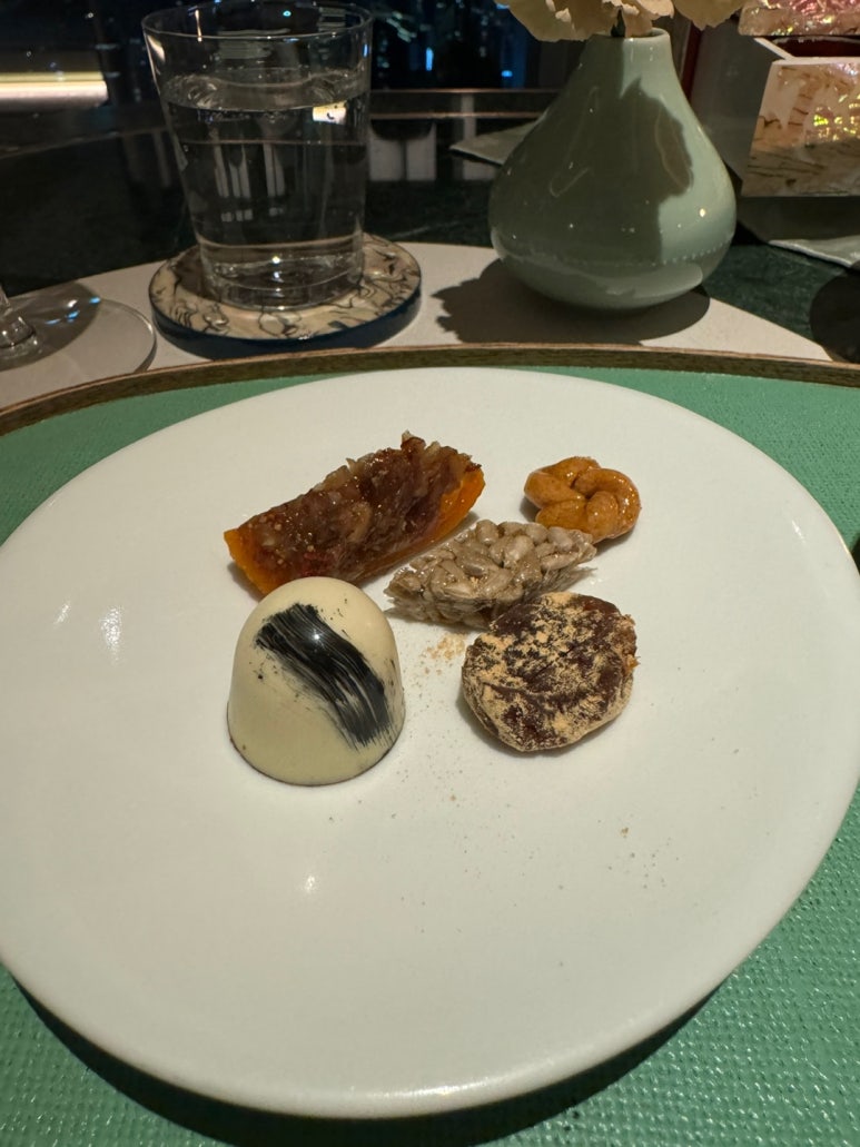 [조선팰리스 맛집] 이타닉가든 - 미슐랭 1스타 손종원 쉐프님의 뉴 코리안 파인 다이닝. 결혼기념일 1주년. 클럽조선멤버십 골드 추천. STAY 비교. 관련 이미지 78