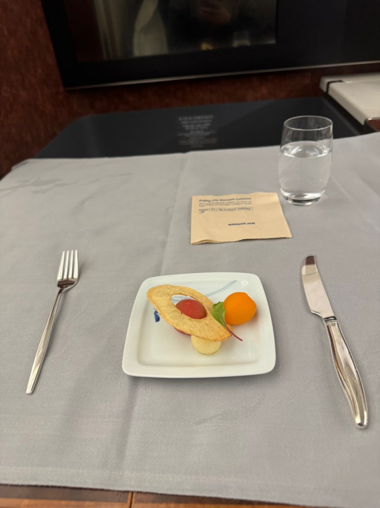 Korean Air First Class vs. Prestige Class – KE907 and KE908 Incheon–London B777-300ER Booking, Seat Recommendations, First Lounge, and SkyTeam Mileage Flight Review image 41