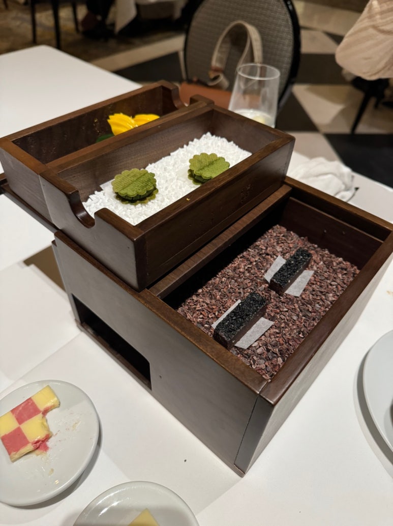 [시그니엘서울] STAY -미슐랭 1스타 프렌치 레스토랑 디너 풀코스. 훌륭하고 멋진 공간을 81층에.. 발렛주차 신용카드. 롯데상품권 사용후기. 관련 이미지 63