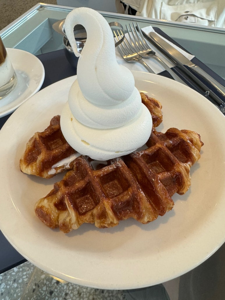 [성수 흑임자라떼 맛집] 베티버 - 최고의 흑임자크림라떼 맛집. 아이스크림 크로플도 비싸지만 맛있음. 흑임자라떼 성지가 되어보자. 관련 이미지 12