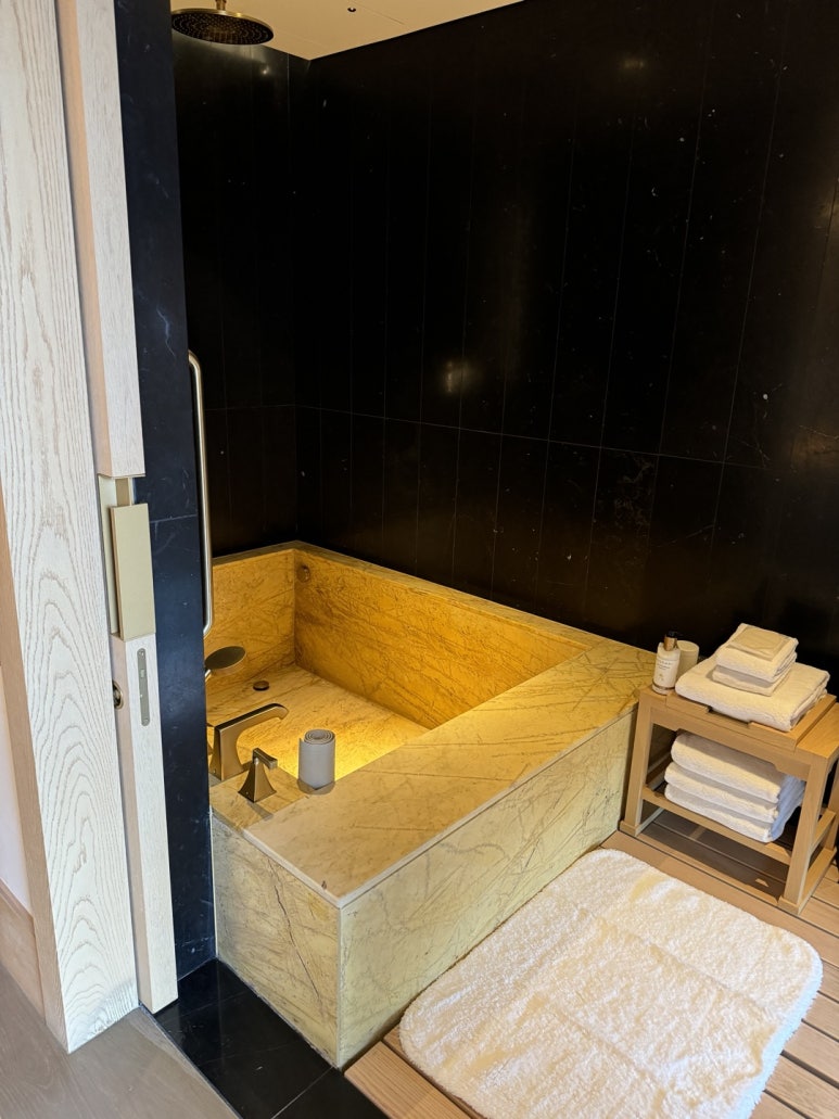 JW메리어트 제주 호캉스 - 신한 메리어트 본보이 ; 플래티넘 티어로 포인트숙박, 발렛주차, 야외수영장, 사우나, 조식숙제 후기. (1) 관련 이미지 16