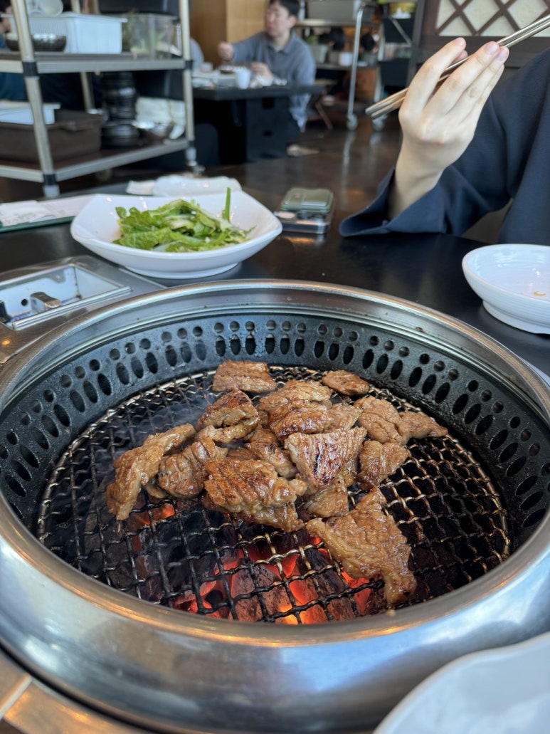 [워커힐 맛집] 천지연 (송도갈비) - 중독되는 양념돼지갈비 최애맛집. 반찬도 맛있어 가족모임 좋은 곳. 명절선물 정보. 관련 이미지 22