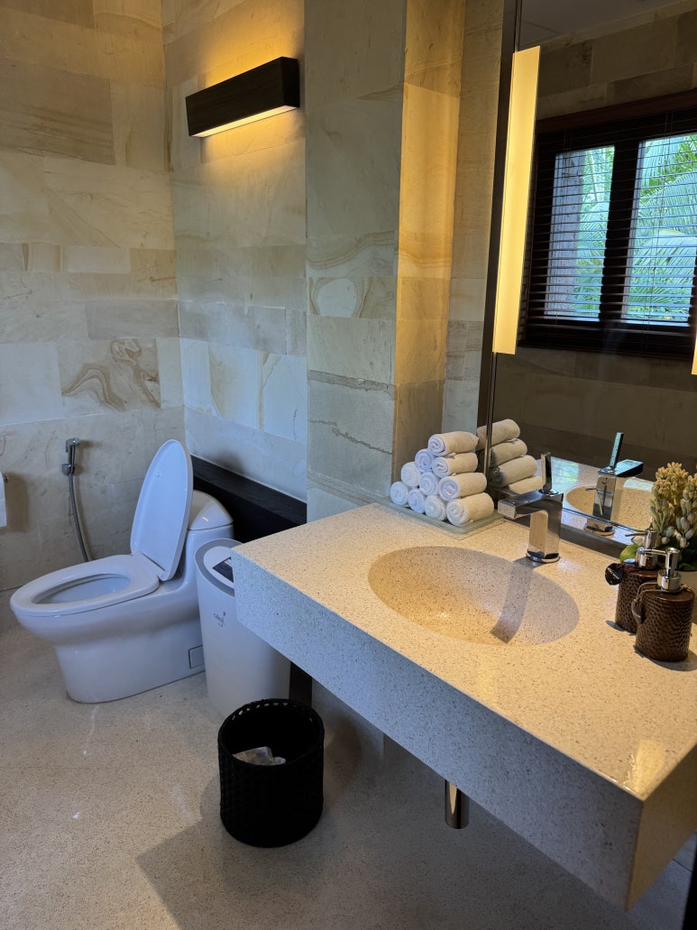 불가리 발리 - 인생 최고의 휴양지. 장동건 부부 신혼여행 인도양 오션뷰 풀빌라 추천. 메리어트 플래티넘 호캉스. 룸서비스/조식/야외수영장/레스토랑 후기. 관련 이미지 28