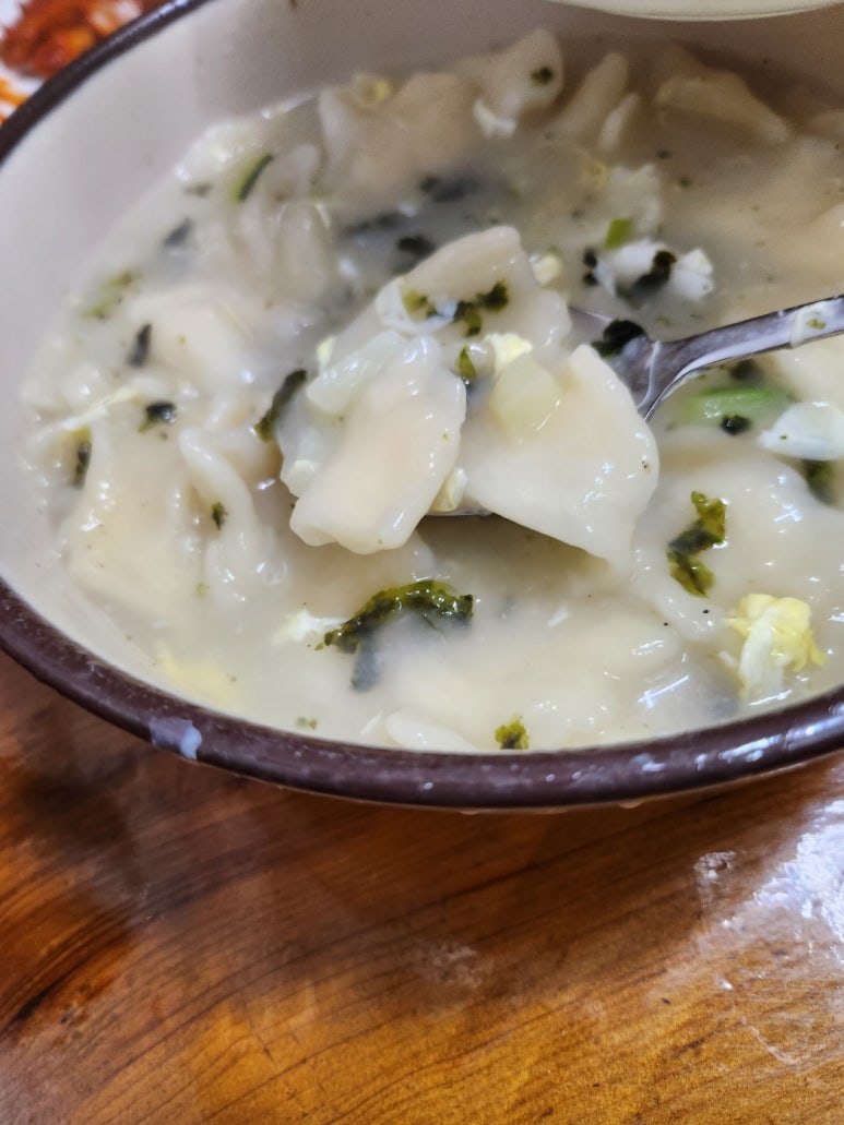 ★★★★☆[반포 고터 맛집] 충무할매김밥 - 충무김밥, 수제비 그리고 떡볶이의 환상조합. 줄서서 먹어도 맛있는 집. 주차 가능. 관련 이미지 10