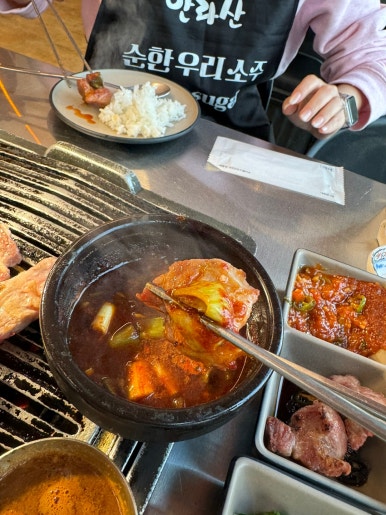 [제주공항 근처 맛집] 고기장 - 숙성 제주흑돼지 인생맛집. 제주도 흑돼지 오션뷰 맛집. 재방문의사 가득함. 관련 이미지 23