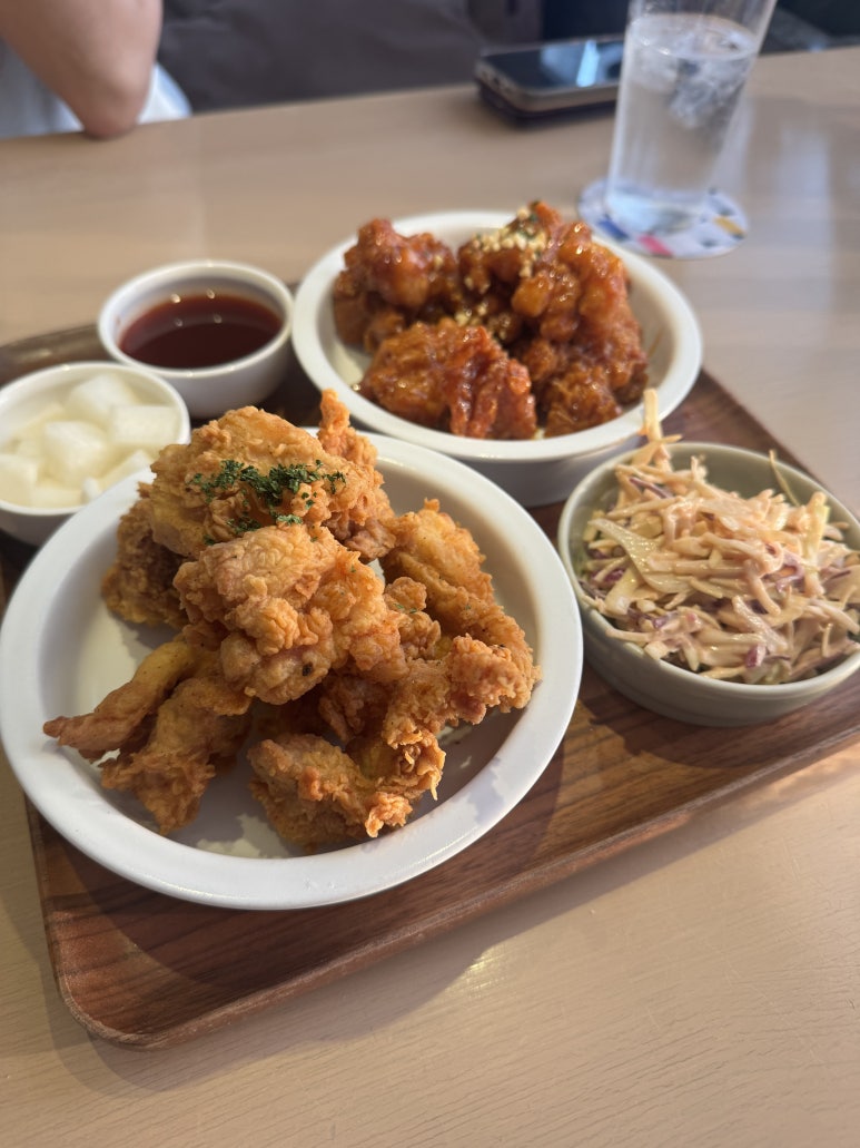 [안다즈 서울 강남] 조각보 - 리뉴얼된 메뉴 후기. 반반치킨, 오코노미야끼, 항정살 보쌈. Be my guest 내돈내산 추천메뉴 후기. 관련 이미지 7