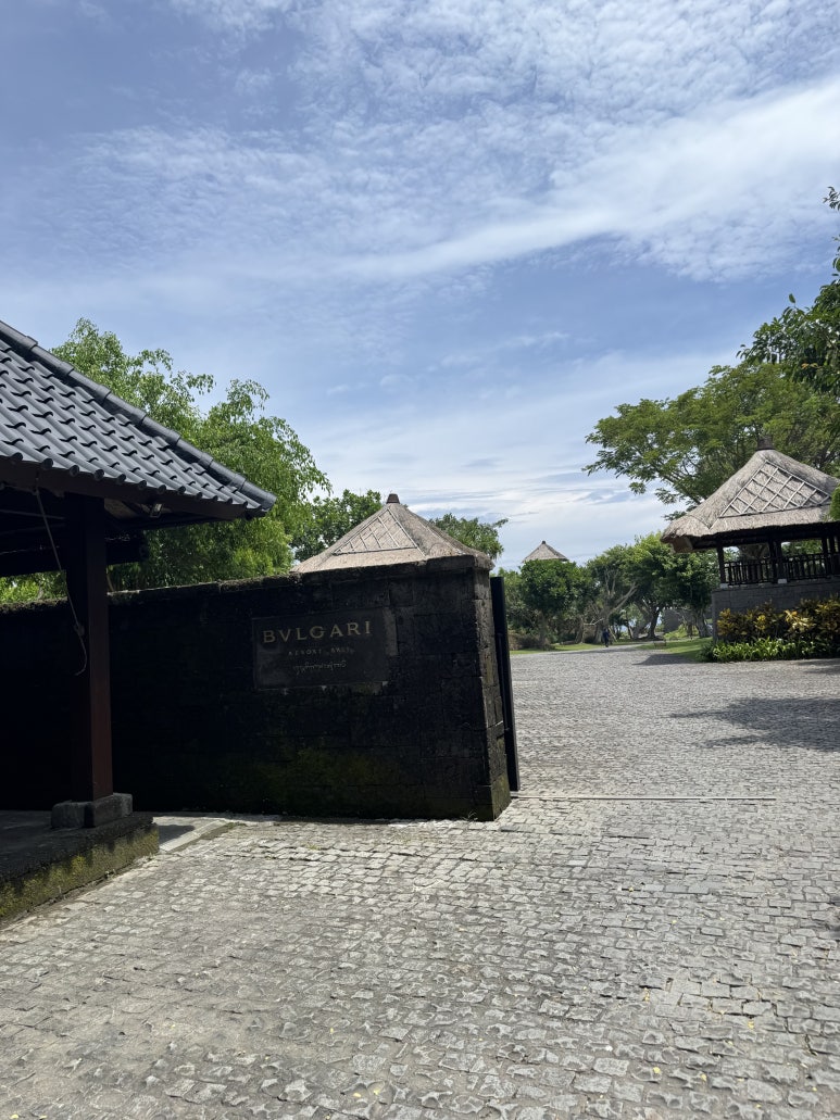 불가리 발리 - 인생 최고의 휴양지. 장동건 부부 신혼여행 인도양 오션뷰 풀빌라 추천. 메리어트 플래티넘 호캉스. 룸서비스/조식/야외수영장/레스토랑 후기. 관련 이미지 5