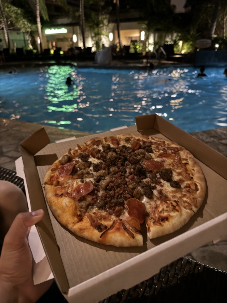 힐튼 하와이안 빌리지 와이키키 비치 리조트의 모든 것. 현아플 포인트숙박, 힐튼 아너스 골드, 룸 업그레이드, 크레딧, 라군, 불꽃놀이 등. 관련 이미지 18