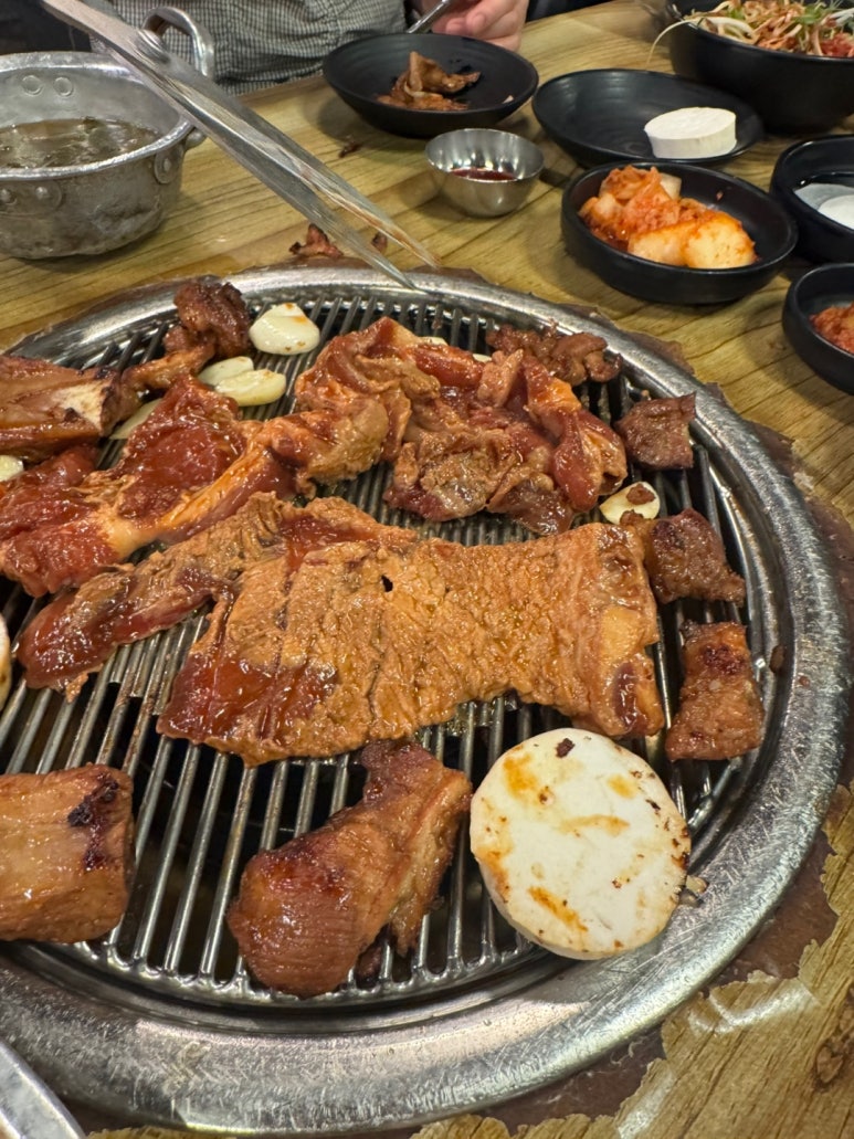 [공덕역 맛집] 마포진짜원조최대포 본점 - 블루리본서베이 주차되는 양념돼지갈비 노포 맛집. 흑쌀냉면 (물냉면)도 맛이 수준급! 관련 이미지 23