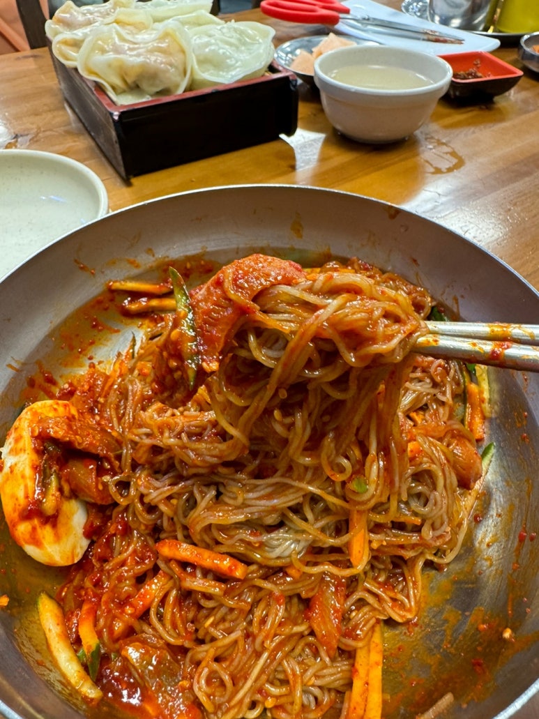 [영등포 맛집] 함흥냉면 - 서울 함흥냉면 맛집 뿌시기! 비빔냉면, 물냉면, 김치만두, 고기만두 다 맛있는 백년가게 놀면뭐하니 맛집. 관련 이미지 17