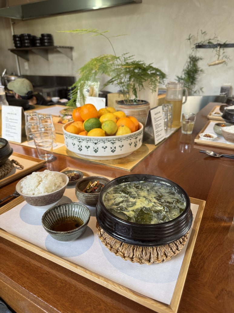 [용리단길 맛집] 오일제 - 미쉐린에 등장한 들깨미역국 맛집. 관련 이미지 12