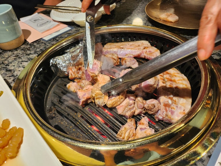 [교대역 맛집] 감돈 - 숙성목살 맛집. 와인을 곁들일 수 있는 돼지고기 맛집. 관련 이미지 14