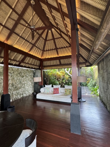 불가리 발리 - 인생 최고의 휴양지. 장동건 부부 신혼여행 인도양 오션뷰 풀빌라 추천. 메리어트 플래티넘 호캉스. 룸서비스/조식/야외수영장/레스토랑 후기. 관련 이미지 37