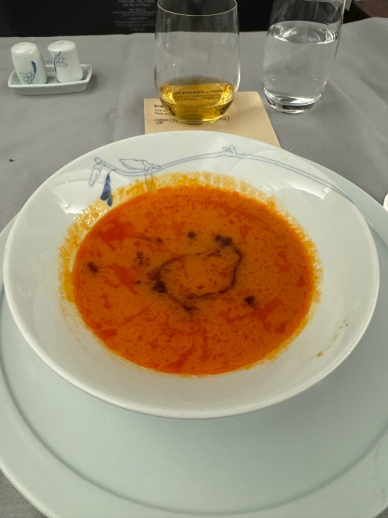 Korean Air First Class vs. Prestige Class – KE907 and KE908 Incheon–London B777-300ER Booking, Seat Recommendations, First Lounge, and SkyTeam Mileage Flight Review image 48