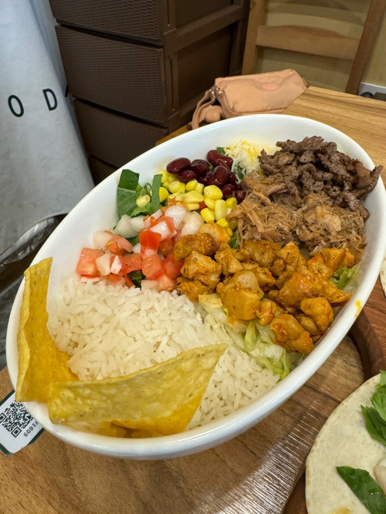 [신용산 맛집] 갓잇 용산점 - 2인 A세트 갓보울 후기. B세트 파히타와 비교! 용리단길 타코 멕시칸 음식 맛집. 관련 이미지 16