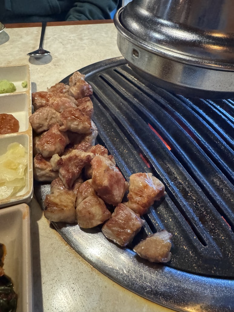 [신사역 맛집] 꿉당 - 미쉐린 빕구르망, 블루리본서베이에 빛나는 목살, 오겹살, 트러플 짜파게티. 관련 이미지 17