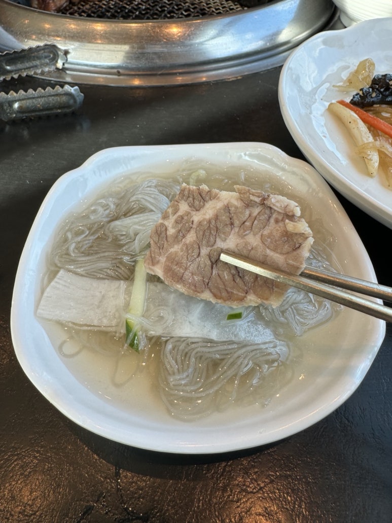 [워커힐 맛집] 천지연 (송도갈비) - 중독되는 양념돼지갈비 최애맛집. 반찬도 맛있어 가족모임 좋은 곳. 명절선물 정보. 관련 이미지 26