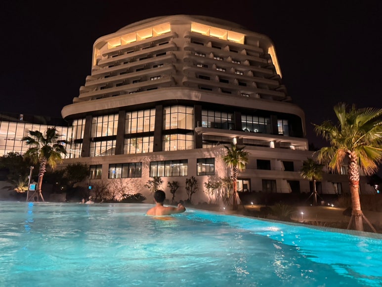 현대카드 호텔위크07 - 파르나스 호텔 제주 디럭스 킹 후기. 콘페티 조식과 중식 비교. 제주 최고의 풀장 인피니티풀 낮과 야경! (1) 관련 이미지 30